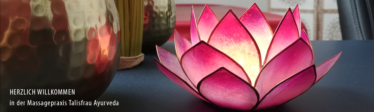 Kerzenhalter in Form einer Lotusblüte